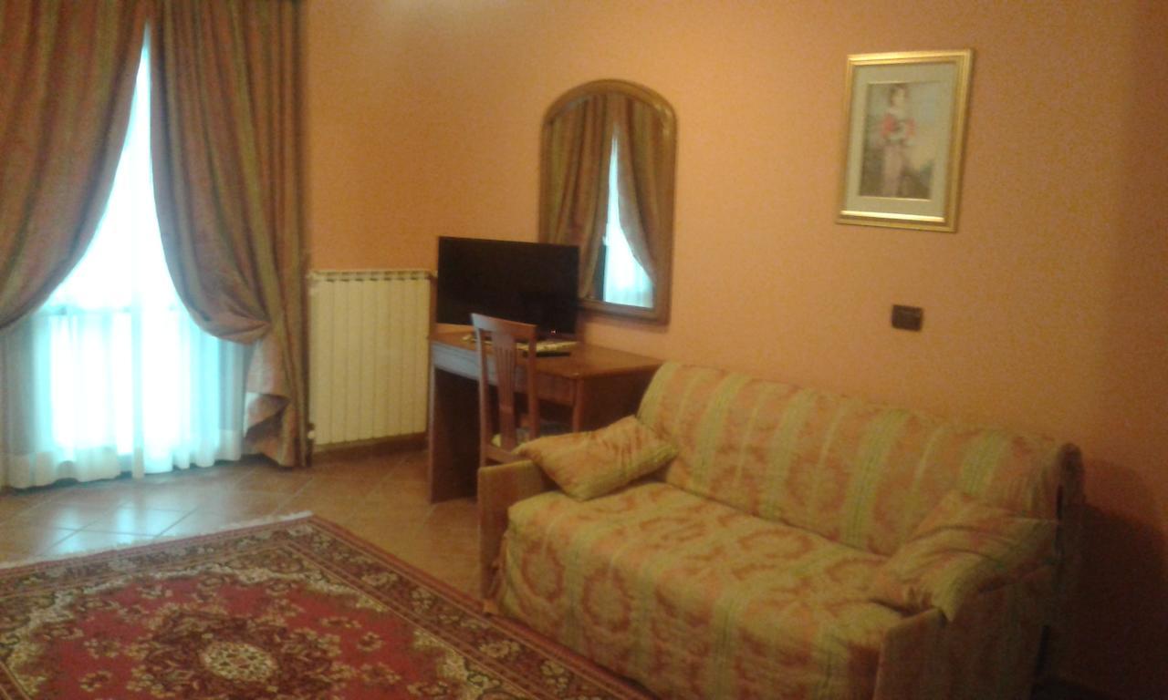 Hotel Cristallo Cerreto Laghi Exterior photo